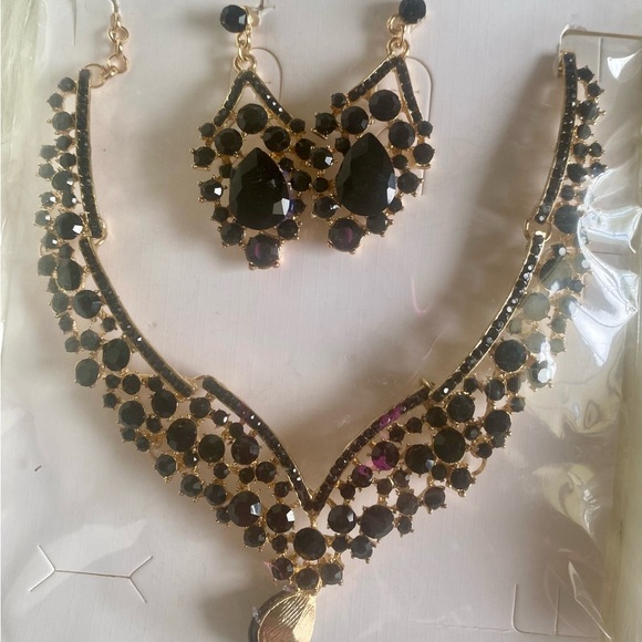 Matching Rhinestone Tiara, Necklace & Earrings - Picture 3 of 7